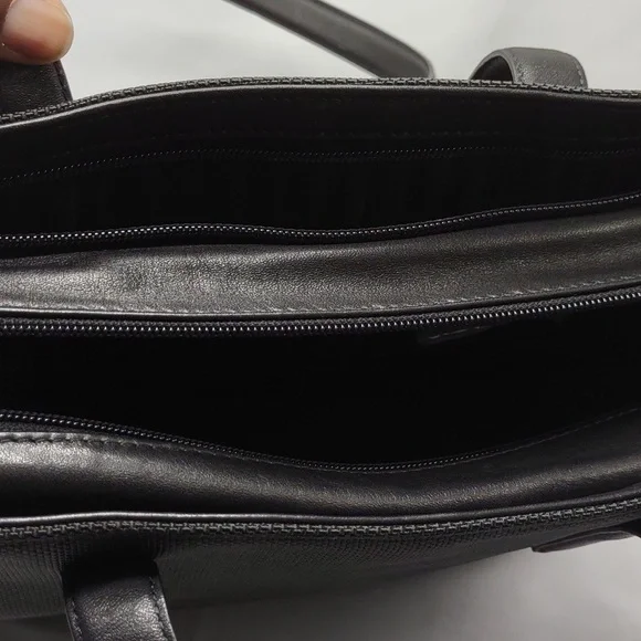 Tumi nylon 12x12 shoulder bag - Picture 4 of 15